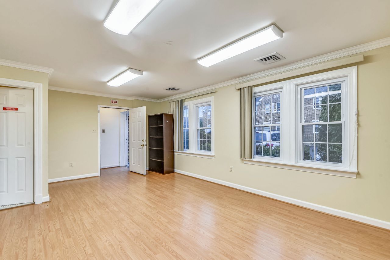 2102 Gallows Rd, Vienna, VA, 22182